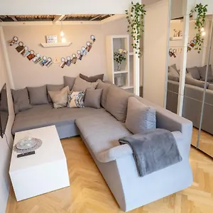  Apartament Cozy Modern Nest In The Heart Of With Netflix