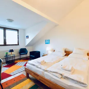 Apartamento Charming Attic Near Messe And Center, Viena
