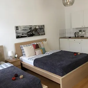 Apartment New, Bright Near The Metro!, Wien