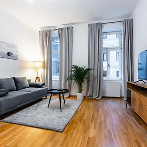 Apartment Spacious 3-room Apt. 15 Min To The Center, Wien